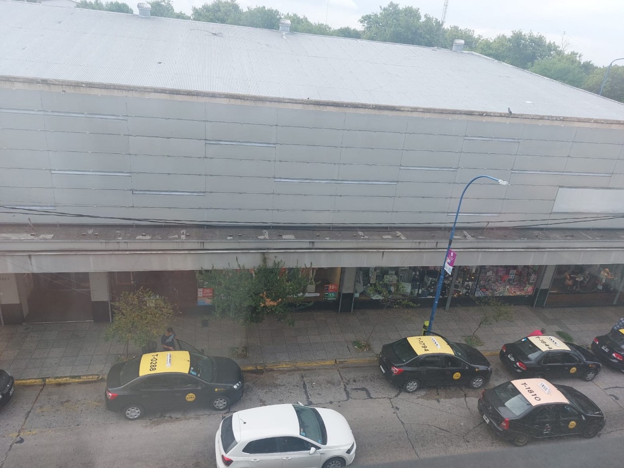 DEPARTAMENTO EN VENTA. TRES AMBIENTES CON BALCON. LURO Y SAN JUAN