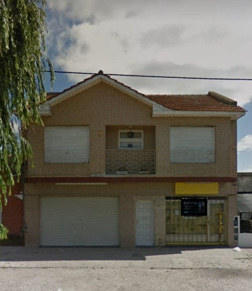 En Block 2 locales mas chalet 4 ambientes pta Alta. Zona Colon y Alio