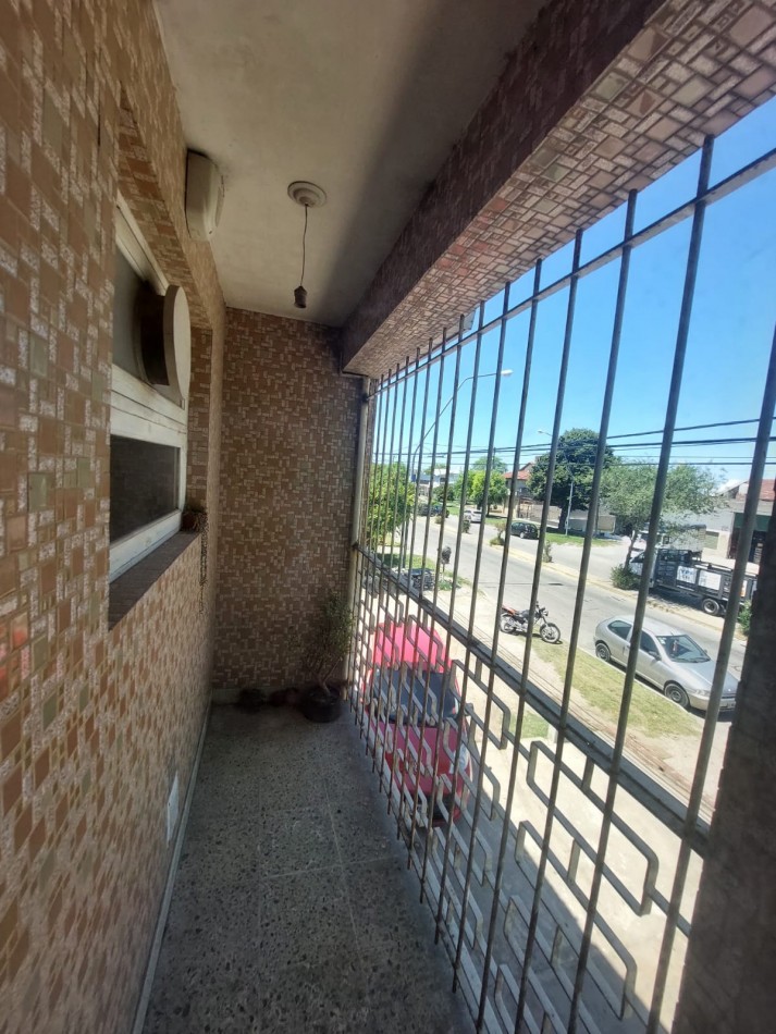 En Block 2 locales mas chalet 4 ambientes pta Alta. Zona Colon y Alio