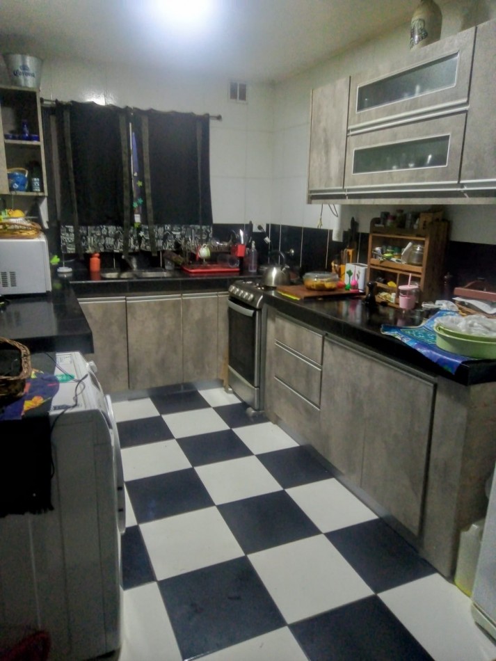 CASA EN VENTA, 4 AMBIENTES. BARRIO 9 DE JULIO