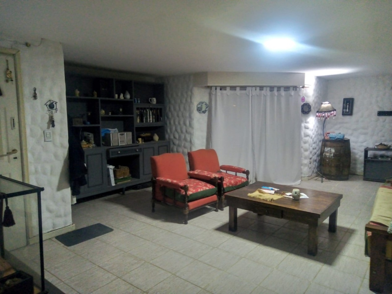 CASA EN VENTA, 4 AMBIENTES. BARRIO 9 DE JULIO