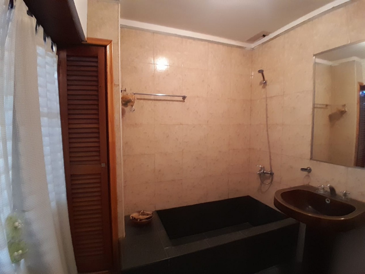 CHALET MAS DEPARTAMENTO EN VENTA. BARRIO 180.