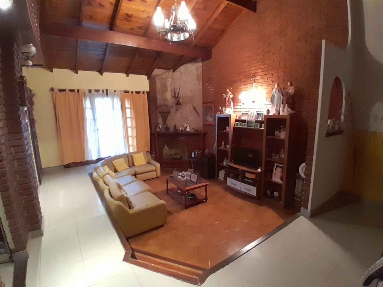 CHALET MAS DEPARTAMENTO EN VENTA. BARRIO 180.