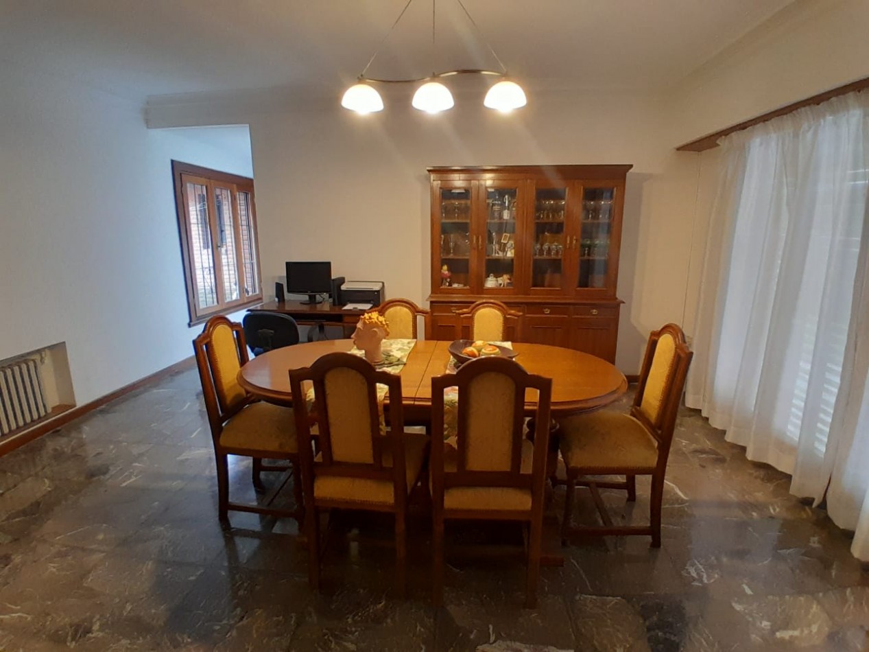 CHALET EN VENTA. BARRIO SANTA MONICA