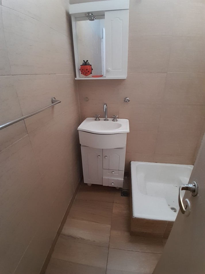 Chalet cuatro ambientes. Zona Makro