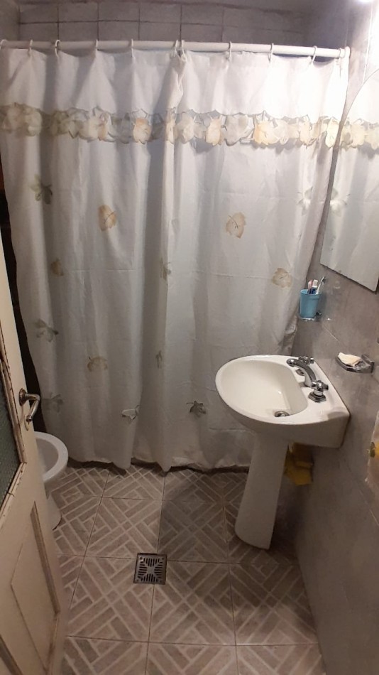 EN VENTA. CASA TRES AMBIENTES. 11 DE SEPTIEMBRE 5000