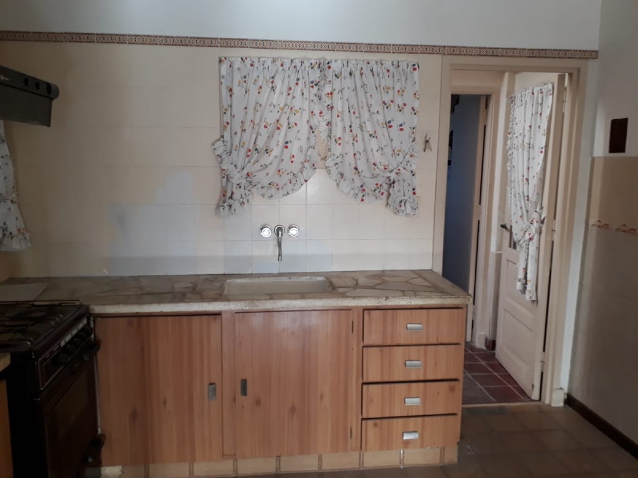 PH EN VENTA. LIBERTAD Y 180. TRES AMBIENTES CON TERRAZA