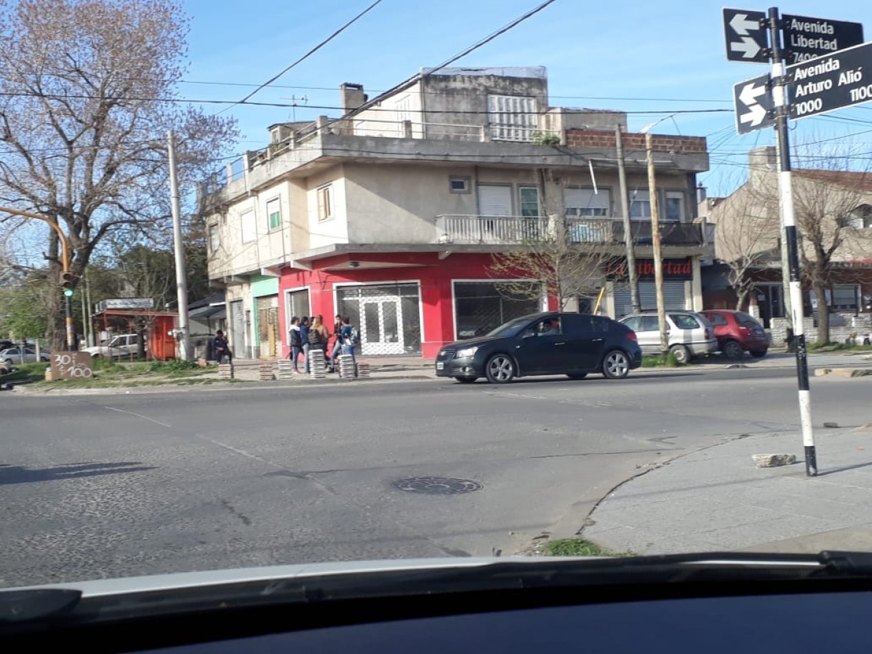 PH EN VENTA. LIBERTAD Y 180. TRES AMBIENTES CON TERRAZA