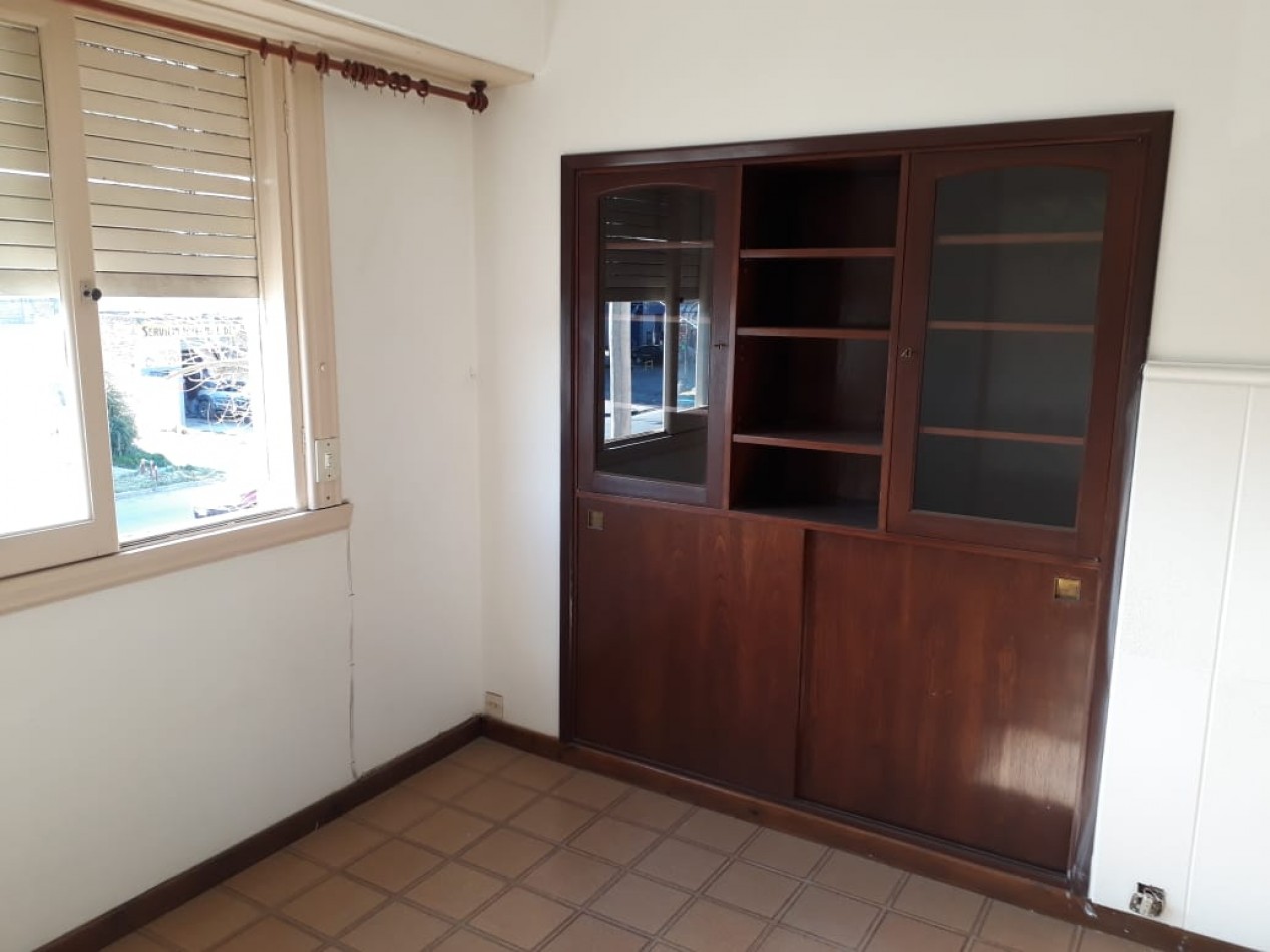 PH EN VENTA. LIBERTAD Y 180. TRES AMBIENTES CON TERRAZA