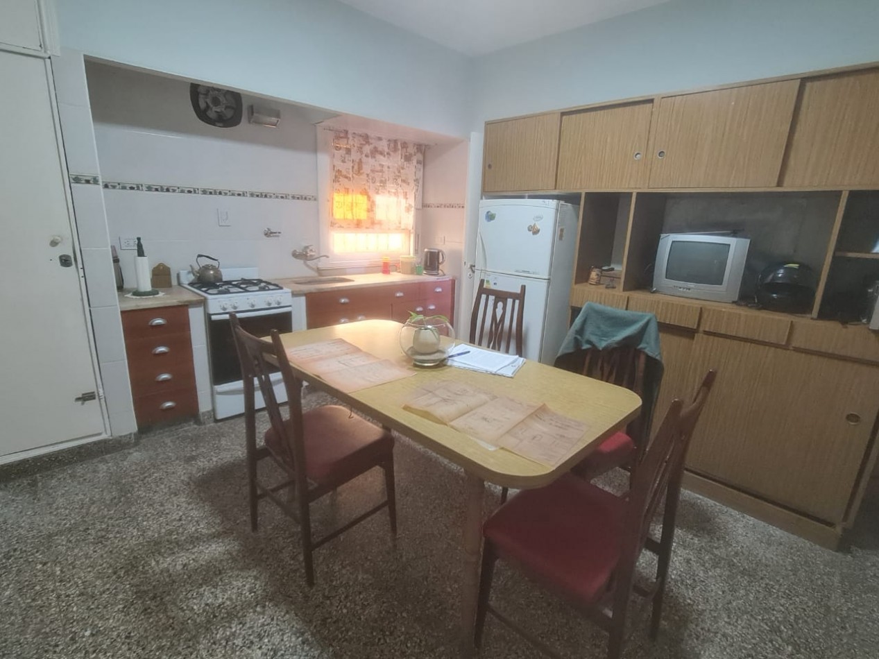 EN VENTA. CHALET BARRIO CHAUVIN MAS DEPARTAMENTO DOS AMBIENTES