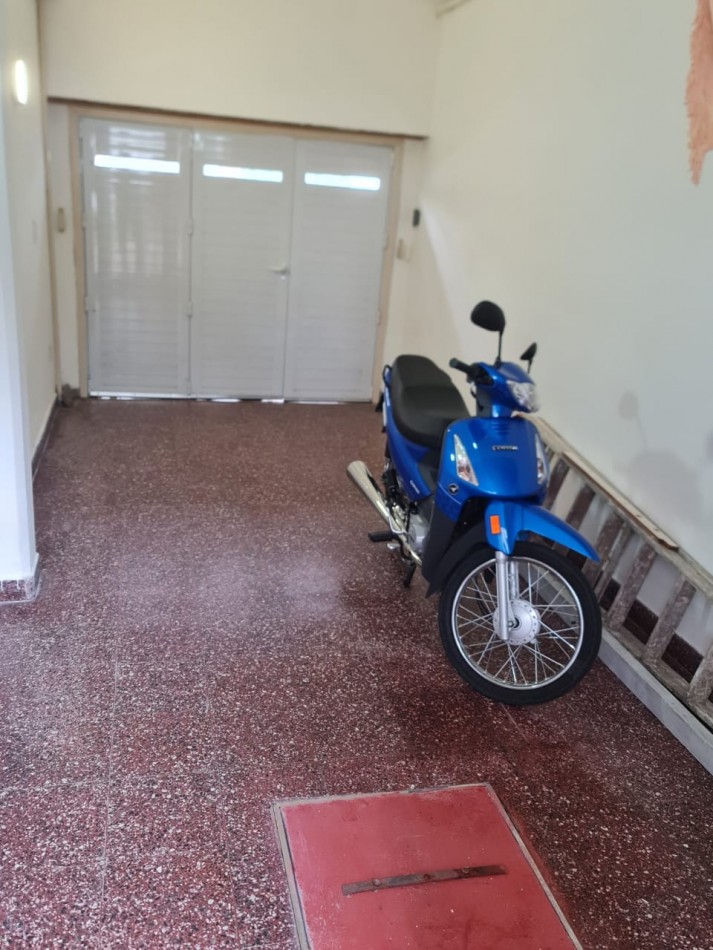 EN VENTA. CHALET BARRIO CHAUVIN MAS DEPARTAMENTO DOS AMBIENTES