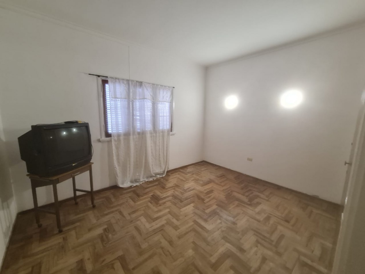EN VENTA. CHALET BARRIO CHAUVIN MAS DEPARTAMENTO DOS AMBIENTES