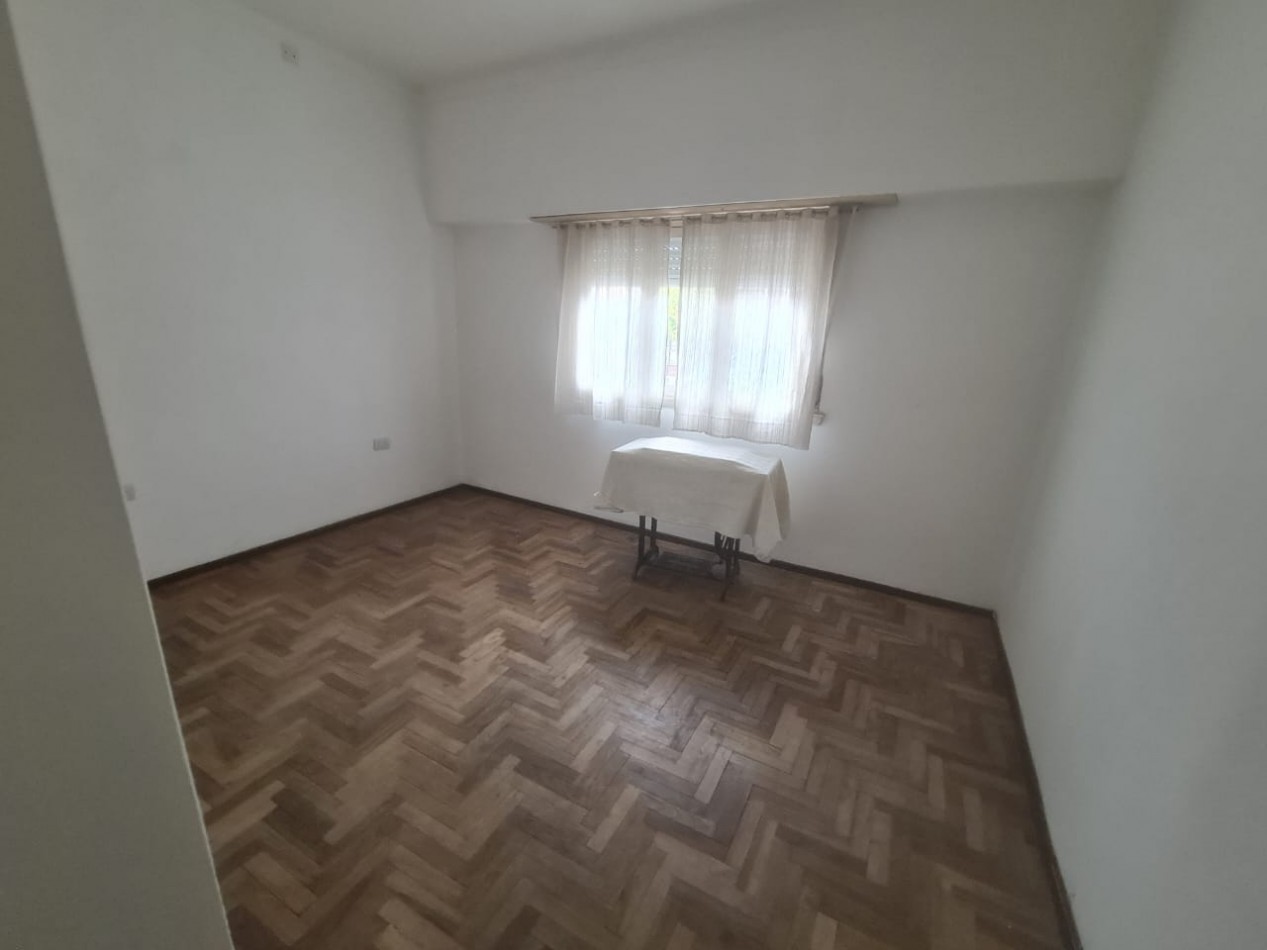 EN VENTA. CHALET BARRIO CHAUVIN MAS DEPARTAMENTO DOS AMBIENTES