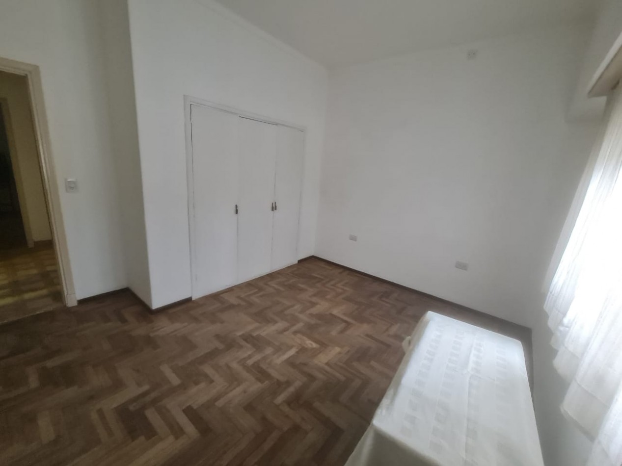 EN VENTA. CHALET BARRIO CHAUVIN MAS DEPARTAMENTO DOS AMBIENTES