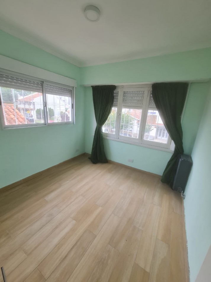 EN VENTA. CHALET BARRIO CHAUVIN MAS DEPARTAMENTO DOS AMBIENTES