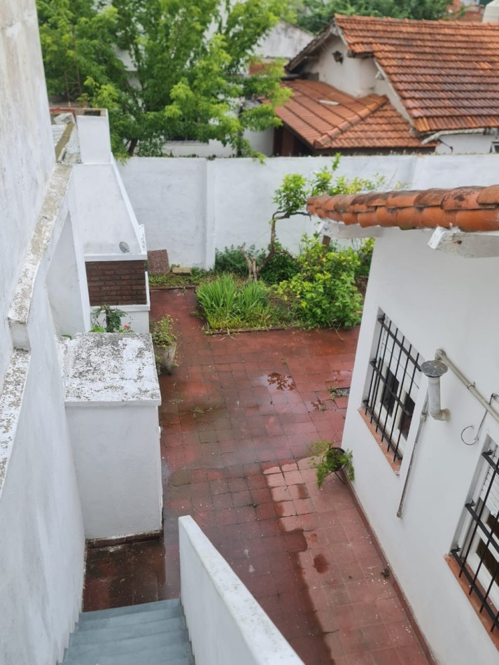 EN VENTA. CHALET BARRIO CHAUVIN MAS DEPARTAMENTO DOS AMBIENTES