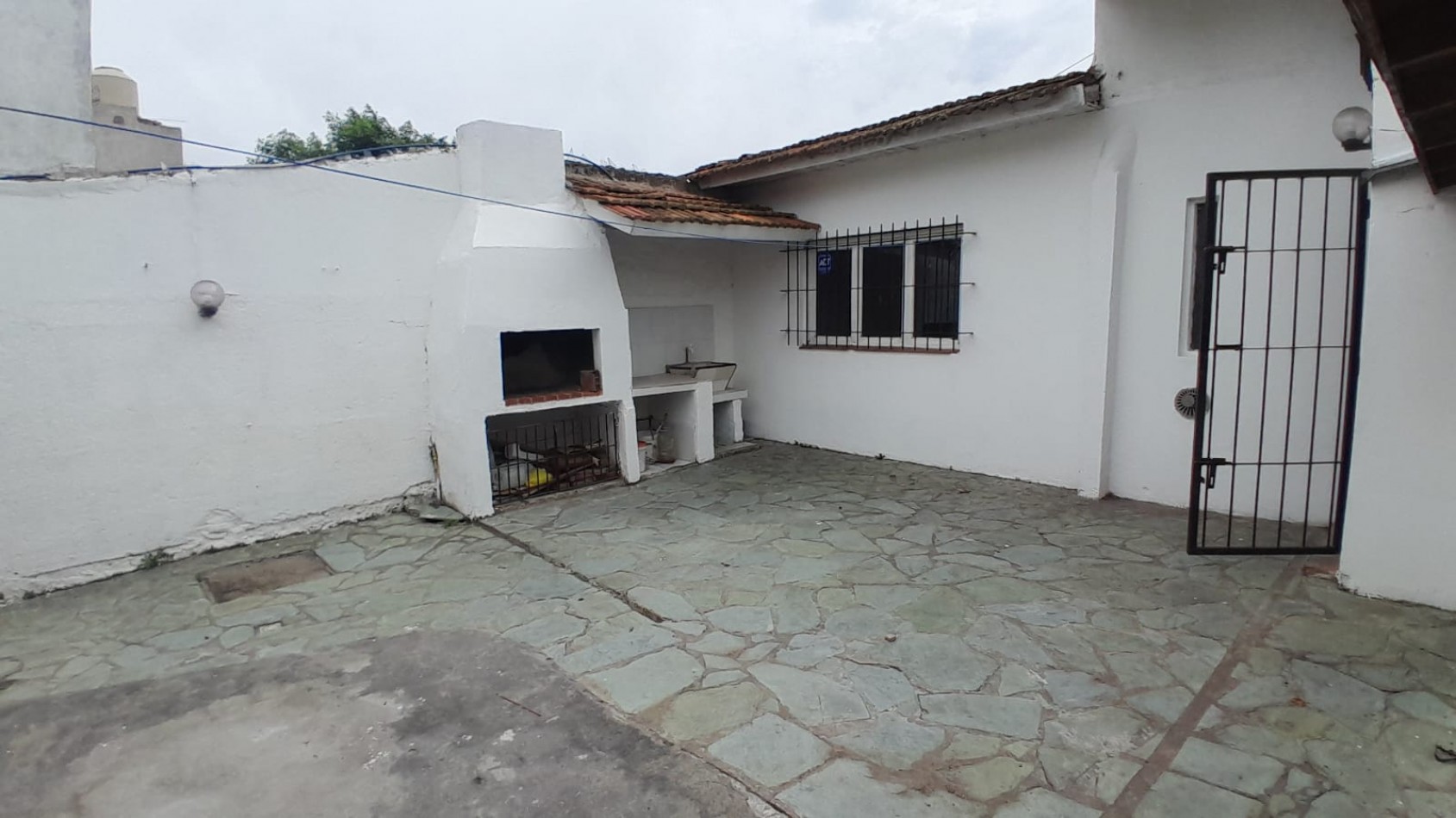 PH EN VENTA. 4 AMBIENTES CON PATIO. ZONA CERRITO SUR