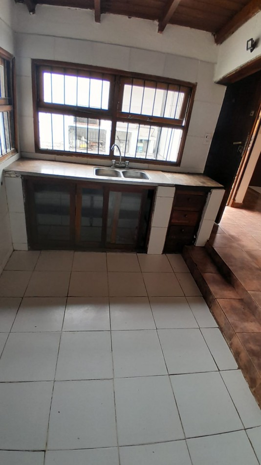 PH EN VENTA. 4 AMBIENTES CON PATIO. ZONA CERRITO SUR