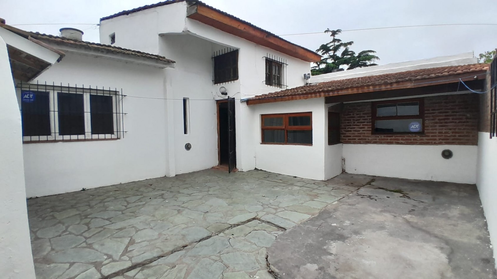 PH EN VENTA. 4 AMBIENTES CON PATIO. ZONA CERRITO SUR