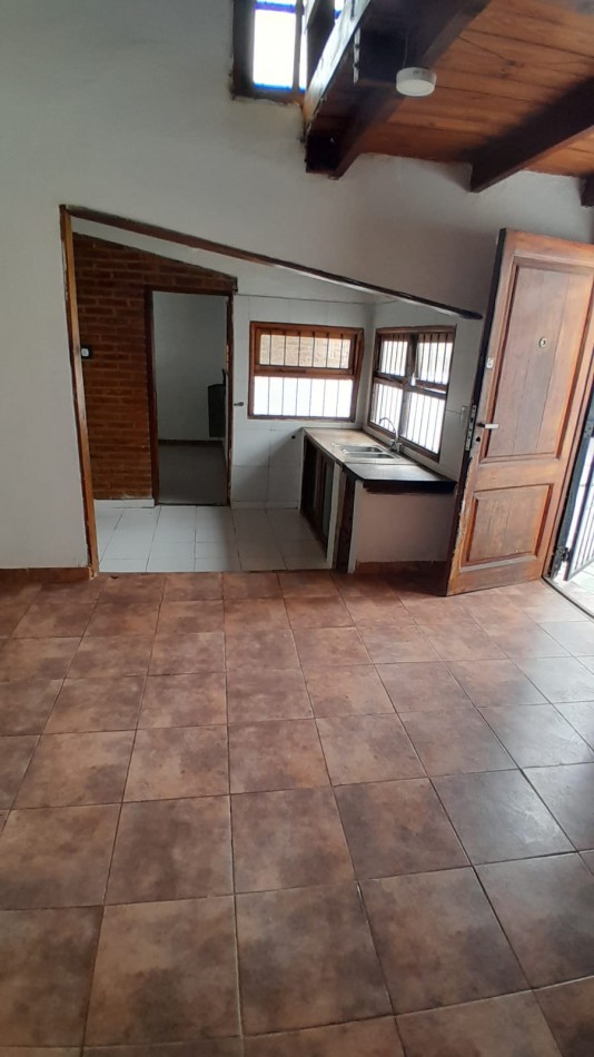 PH EN VENTA. 4 AMBIENTES CON PATIO. ZONA CERRITO SUR