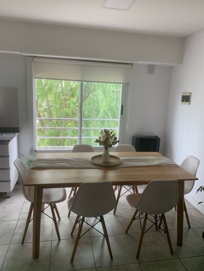 EN VENTA. DEPARTAMENTO DOS AMBIENTES CON COCHERA EN BARRIO VILLA PRIMERA
