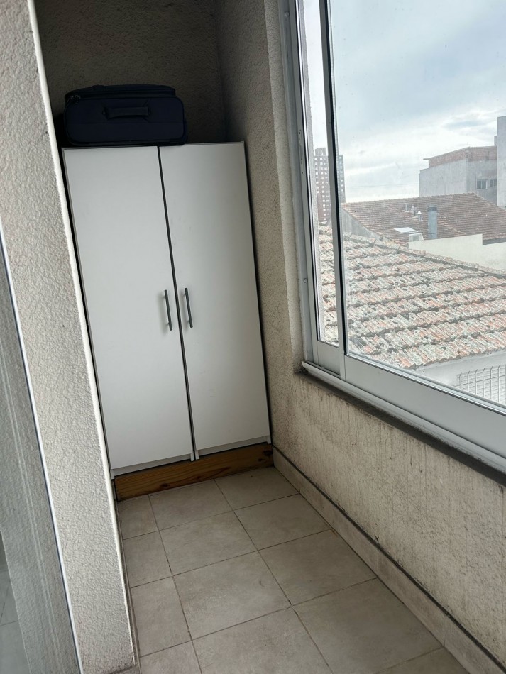 EN VENTA. DEPARTAMENTO DOS AMBIENTES CON COCHERA EN BARRIO VILLA PRIMERA