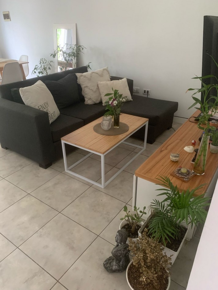 EN VENTA. DEPARTAMENTO DOS AMBIENTES CON COCHERA EN BARRIO VILLA PRIMERA