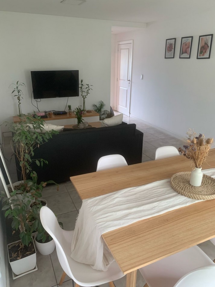 EN VENTA. DEPARTAMENTO DOS AMBIENTES CON COCHERA EN BARRIO VILLA PRIMERA