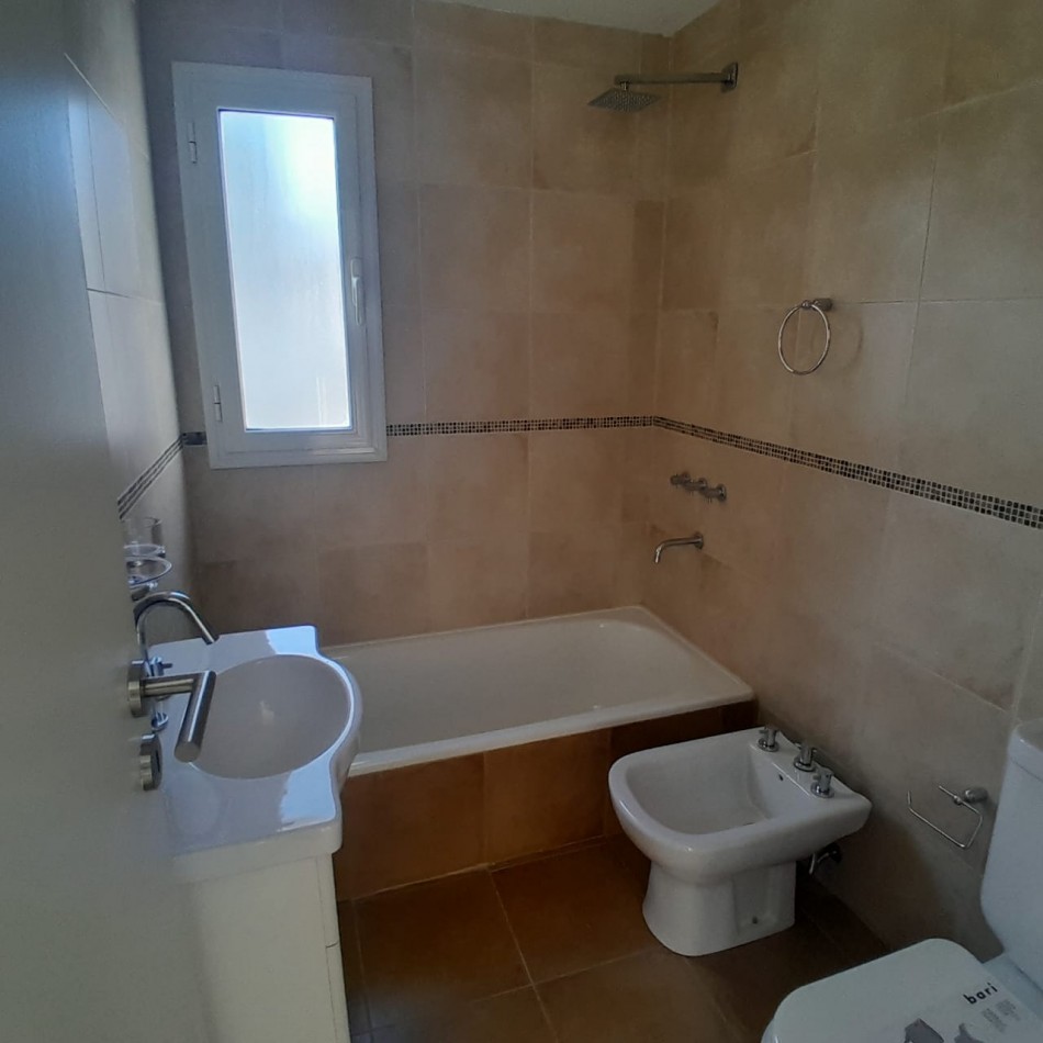 VENTA. DEPARTAMENTO DOS AMBIENTES A ESTRENAR. BARRIO LA PERLA