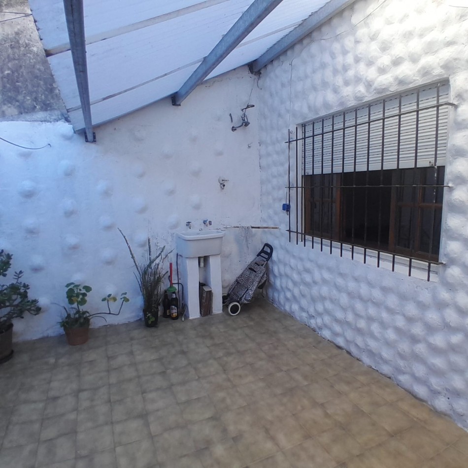 VENTA. PH DOS AMBIENTES A LA CALLE. BARRIO SARMIENTO