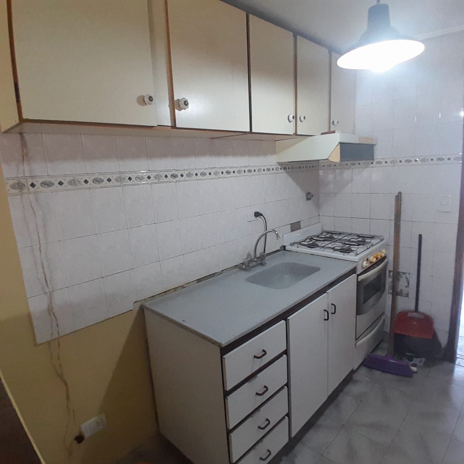 VENTA. PH DOS AMBIENTES A LA CALLE. BARRIO SARMIENTO