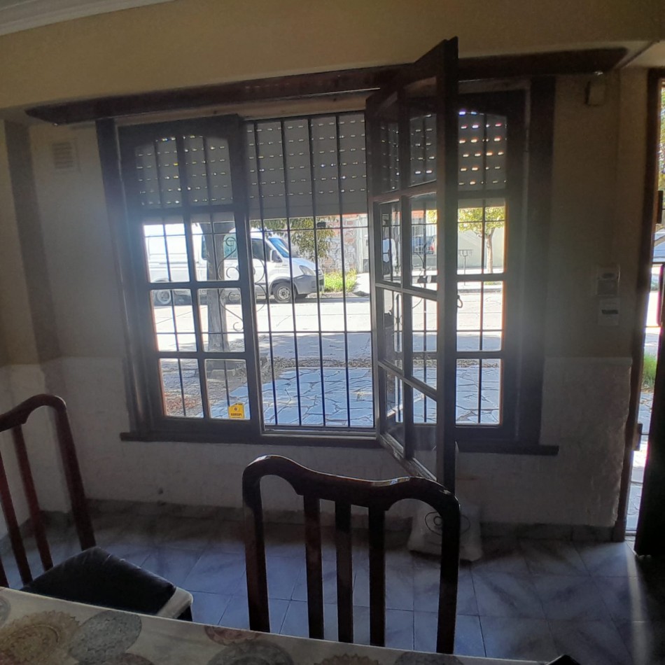 VENTA. PH DOS AMBIENTES A LA CALLE. BARRIO SARMIENTO