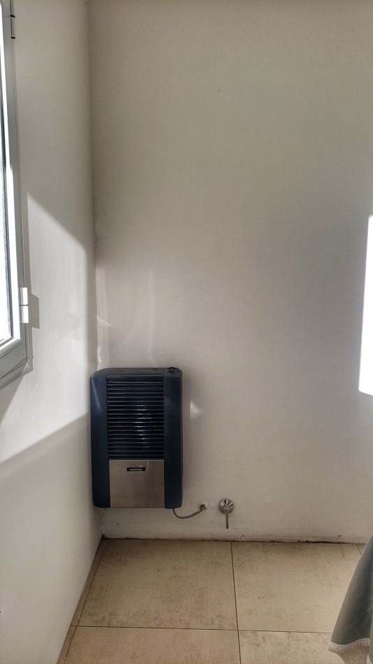 EN VENTA. CASA EN BARRIO ACANTILADOS. 3 DORMITORIOS. EXCELENTE ESTADO