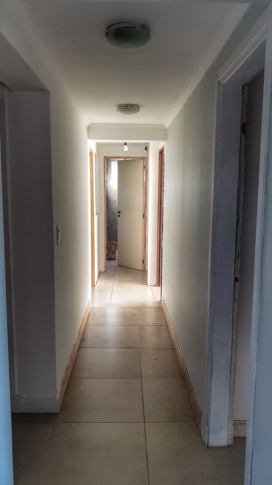 EN VENTA. CASA EN BARRIO ACANTILADOS. 3 DORMITORIOS. EXCELENTE ESTADO
