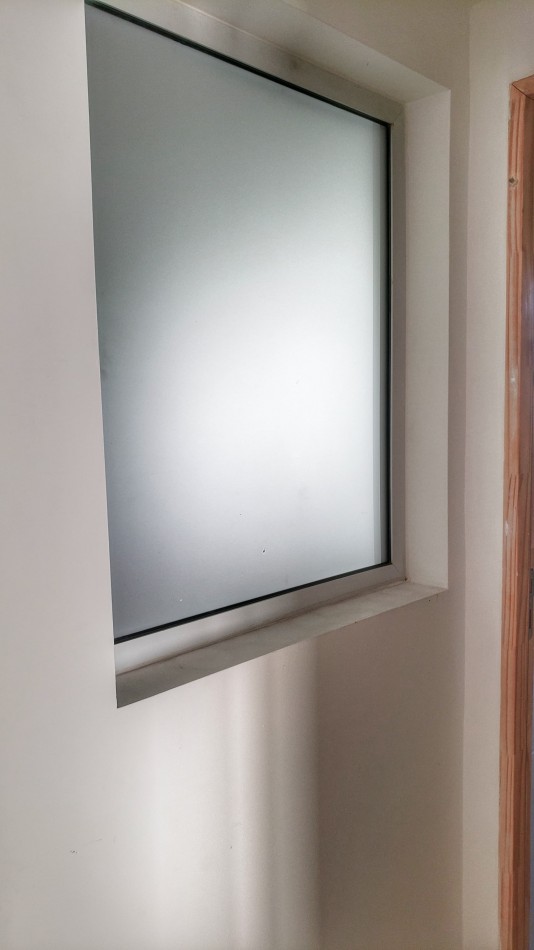 EN VENTA. CASA EN BARRIO ACANTILADOS. 3 DORMITORIOS. EXCELENTE ESTADO