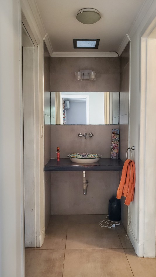 EN VENTA. CASA EN BARRIO ACANTILADOS. 3 DORMITORIOS. EXCELENTE ESTADO