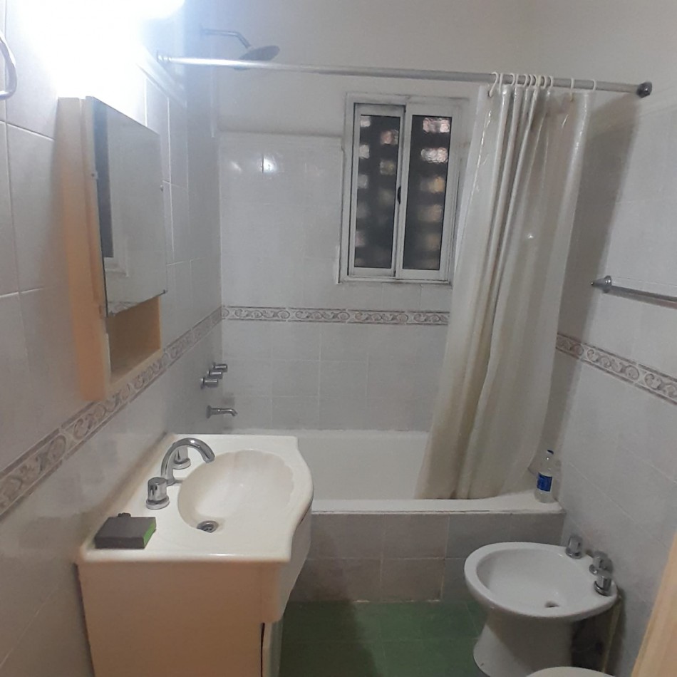 ALQUILER DOS AMBIENTES CON BALCON. ENTRE RIOS Y COLON