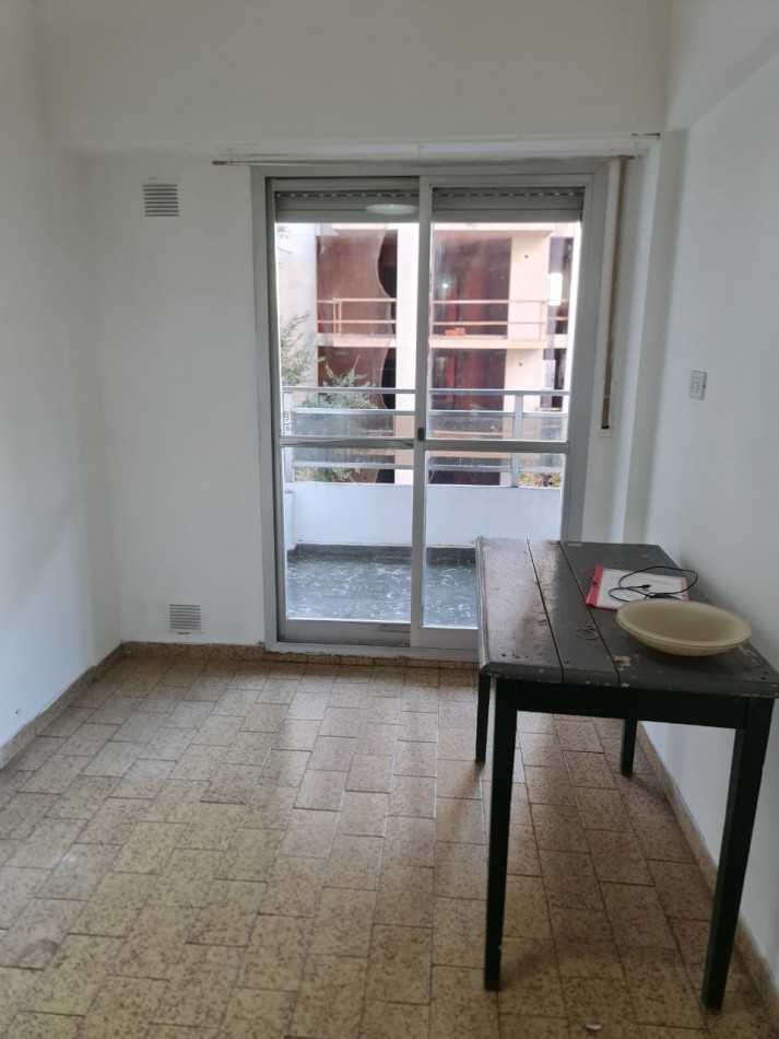 ALQUILER 24 MESES. DEPARTAMENTO UN AMBIENTE. CATAMARCA 1400. $380.000 MAS EXPENSA