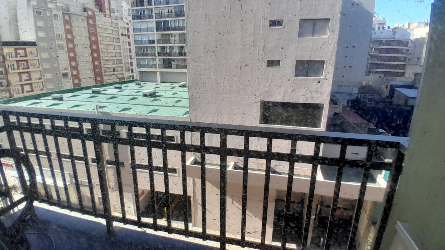 24 Meses 2 ambientes con Balcon zona Colon y Sarmiento