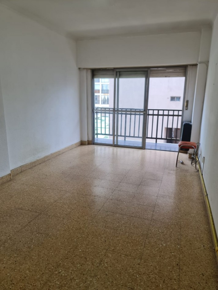 24 Meses 2 ambientes con Balcon zona Colon y Sarmiento