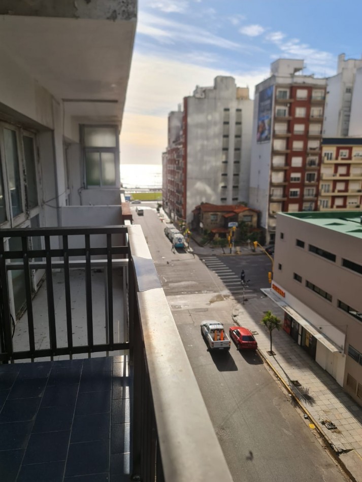 24 Meses 2 ambientes con Balcon zona Colon y Sarmiento