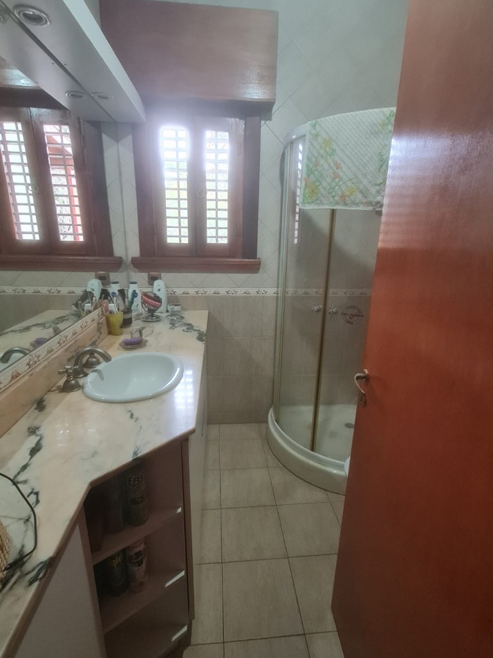 EN VENTA, PROPIEDAD EN BLOCK. BARRIO NUEVA POMPEYA. CHALET 4 AMBIENTES MAS LOCAL MAS DEPARTAMENTO