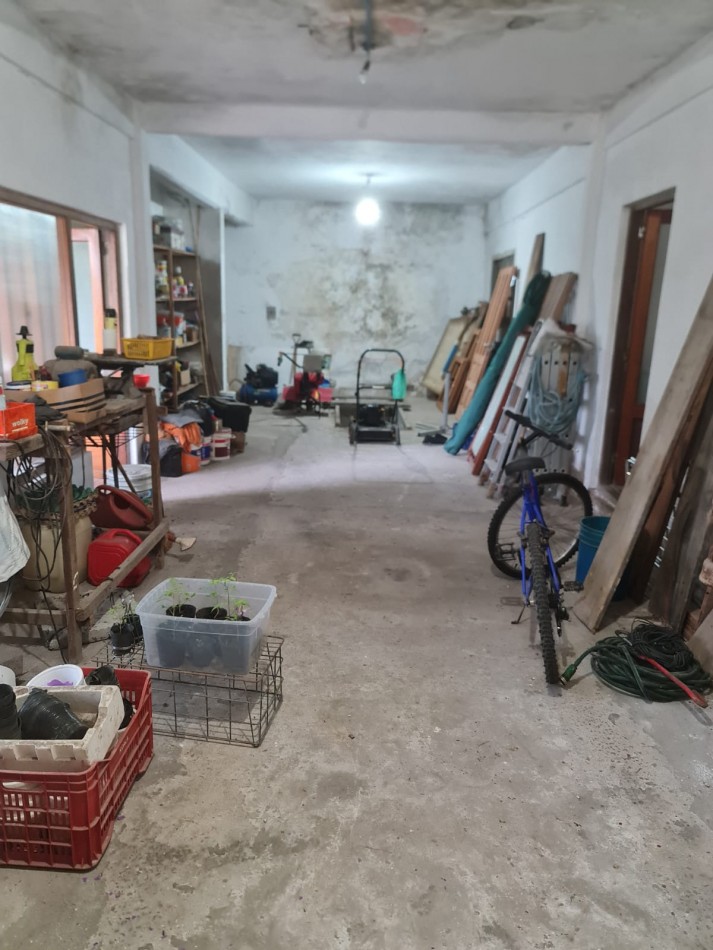 EN VENTA, PROPIEDAD EN BLOCK. BARRIO NUEVA POMPEYA. CHALET 4 AMBIENTES MAS LOCAL MAS DEPARTAMENTO