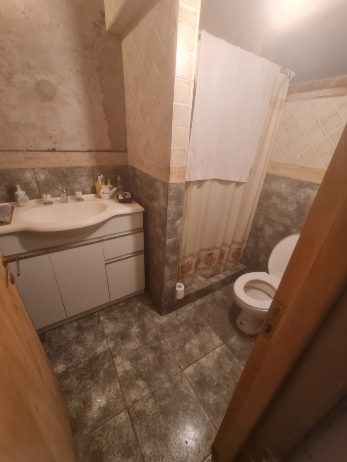EN VENTA, PROPIEDAD EN BLOCK. BARRIO NUEVA POMPEYA. CHALET 4 AMBIENTES MAS LOCAL MAS DEPARTAMENTO