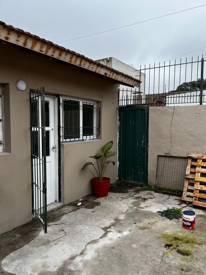 CASA EN VENTA. 3 AMBIENTES. ITUZAINGO 7200