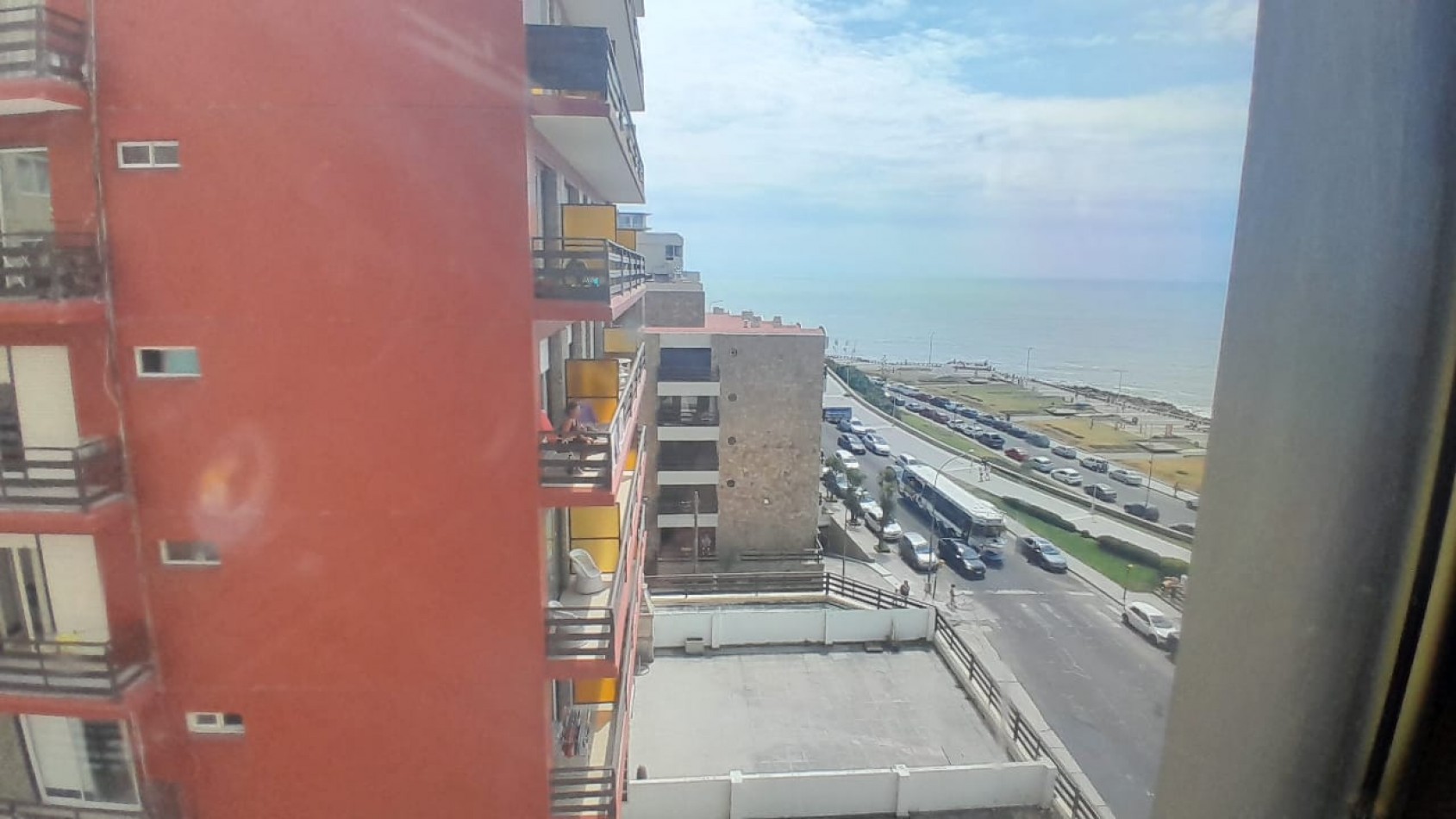 DEPARTAMENTO 3 AMBIENTES CON VISTA PLENA AL MAR. 