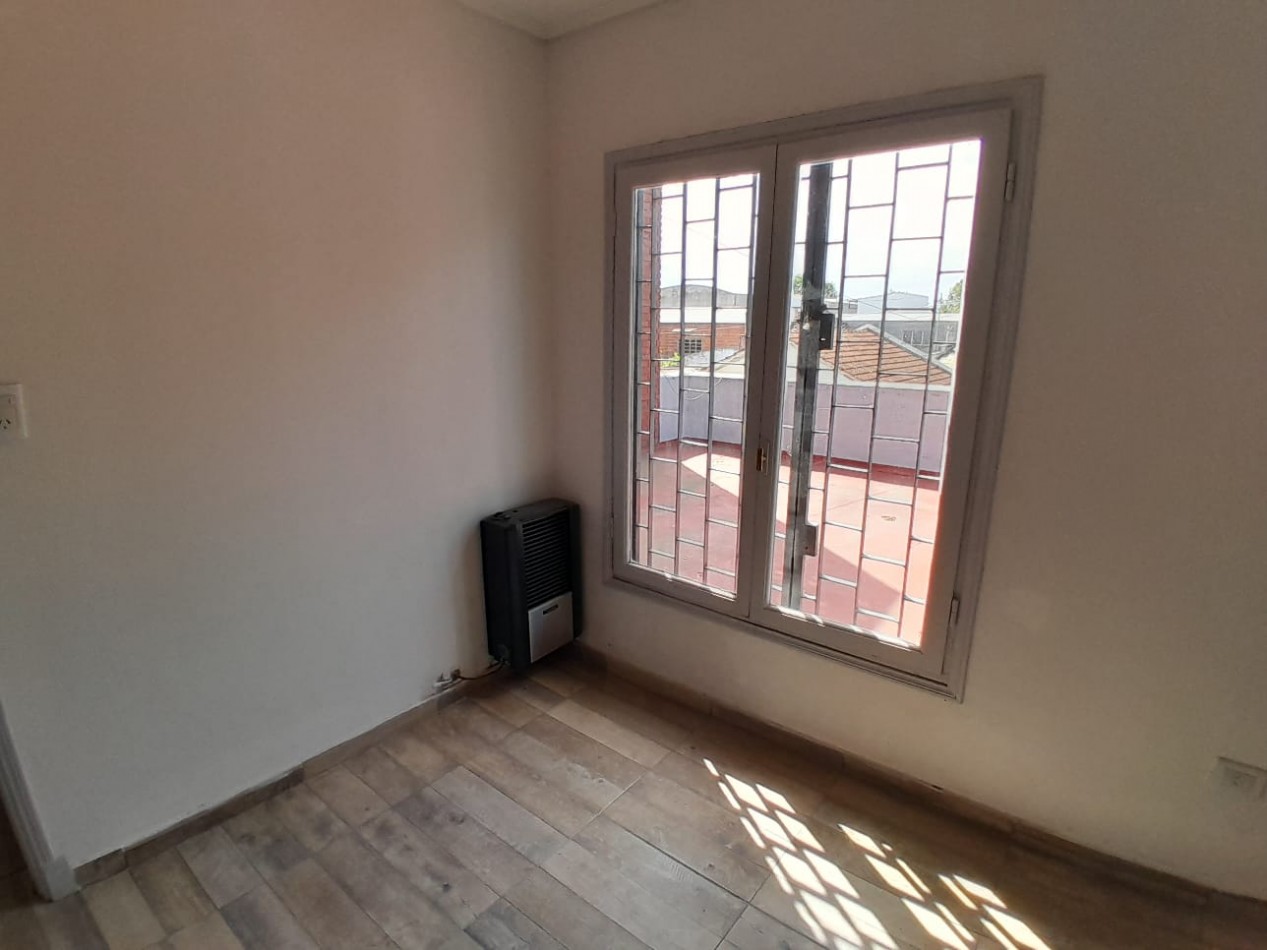Departamento reciclado de 2 ambientes en primer piso
