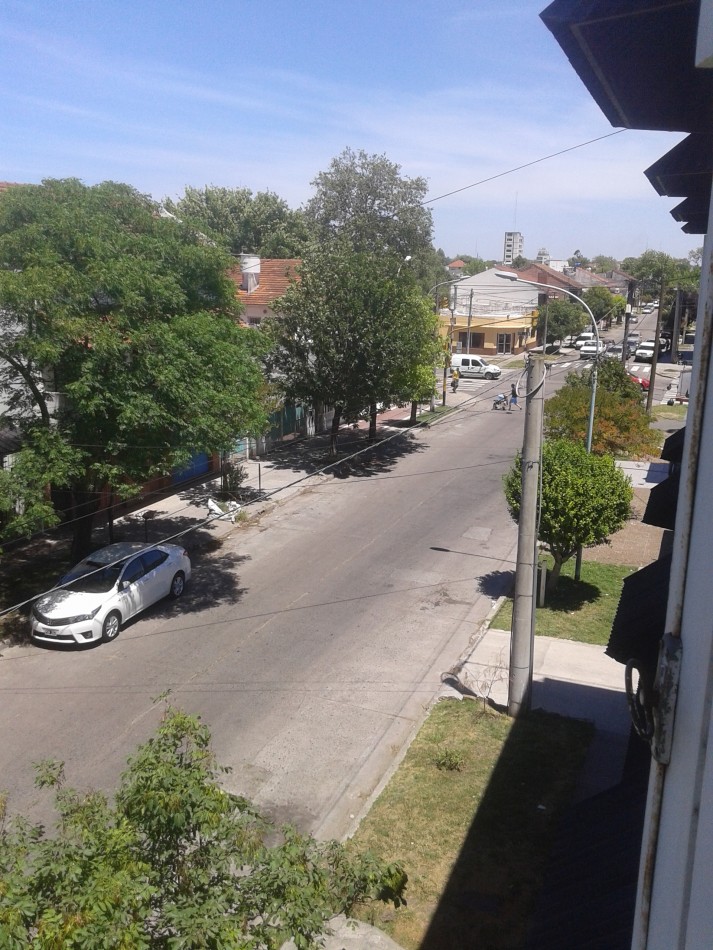 Dpto 2 ambientes, Villa Primera apto credito.