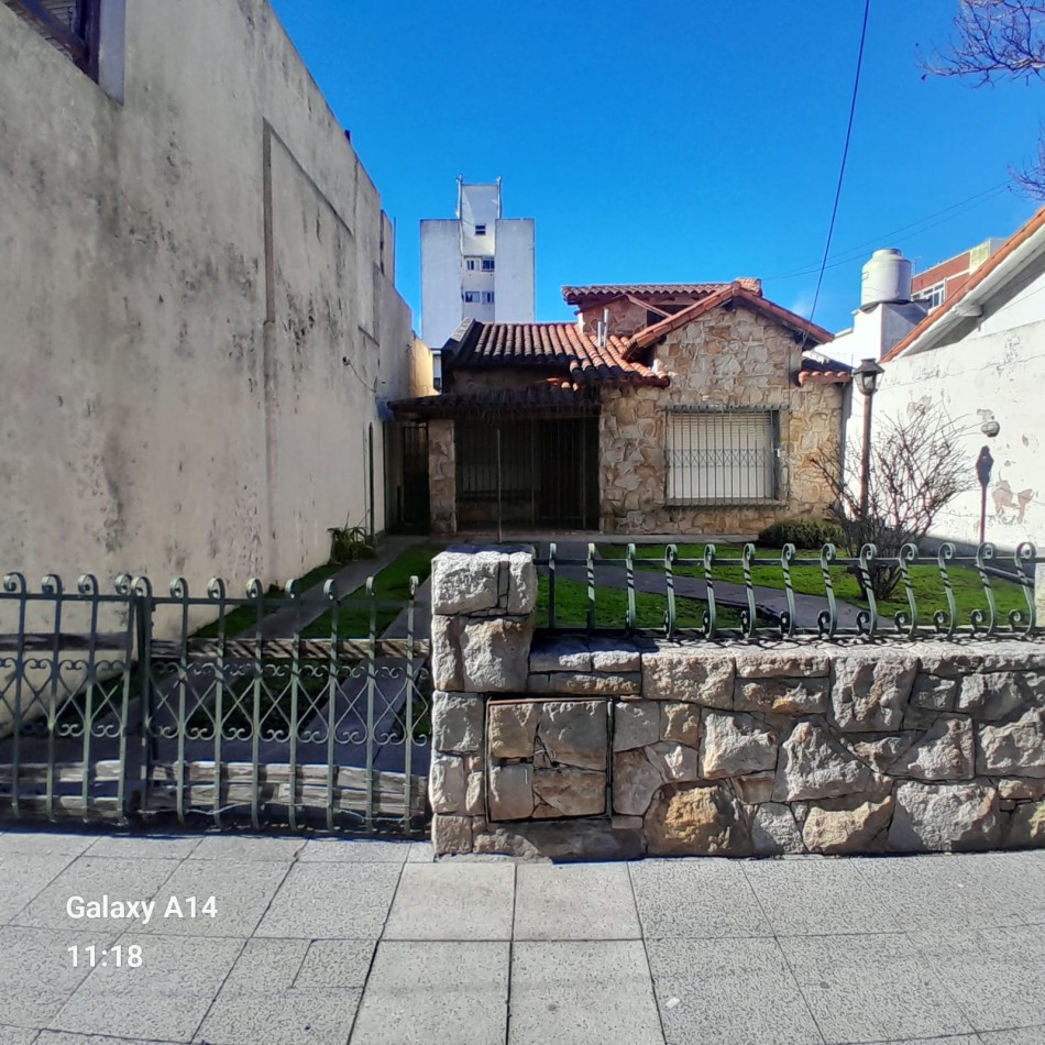 TERRENO EN BARRIO POMPEYA CON CHALET A RECICLAR