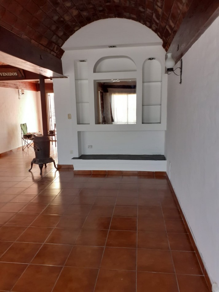 EN VENTA. CASA ESTILO MEDITERRANEO. ZONA FORTUNATO DE LA PLAZA Y DOLORES